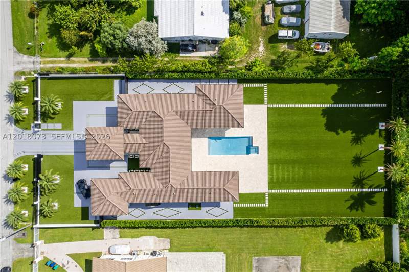 5 bedroom SingleFamilyResidence at 320 SW 125th Ave, Sweetwater Estates Sub, Miami — photo 4