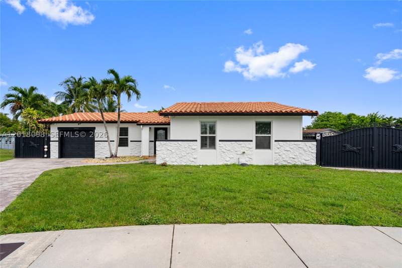 4 bedroom SingleFamilyResidence at 13611 SW 77th St, Winston Park Unit 5, Miami — photo 3