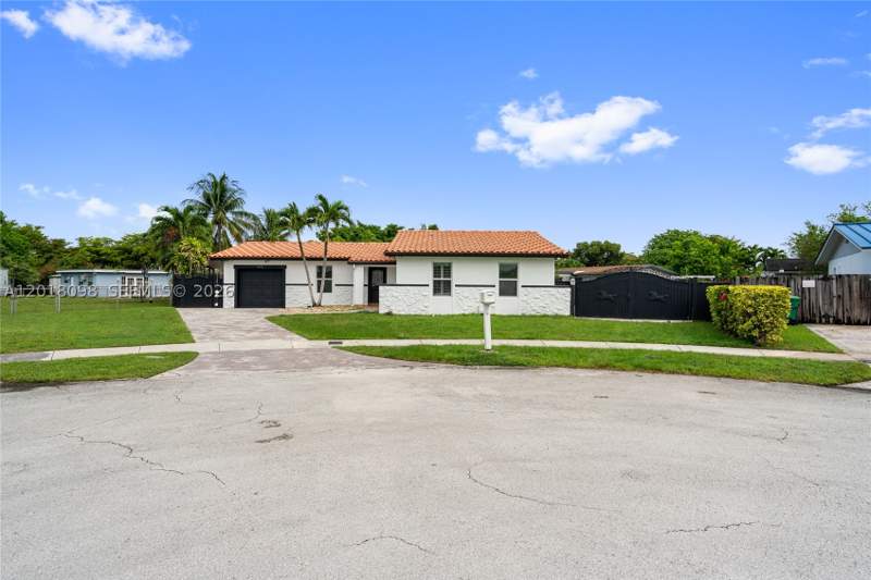 4 bedroom SingleFamilyResidence at 13611 SW 77th St, Winston Park Unit 5, Miami — photo 5