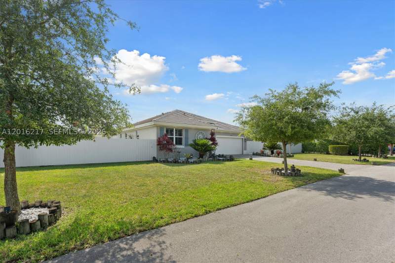 4 bedroom SingleFamilyResidence at 30630 SW 190th Ave, Garden Homes, Homestead — photo 4