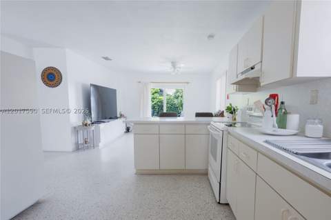 10 NW 60th Ct, Miami FL - photo 11 of 28