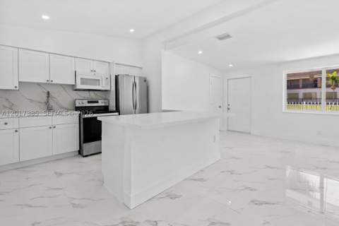 8400 NW 24th Ct, Miami FL - photo 6 of 18