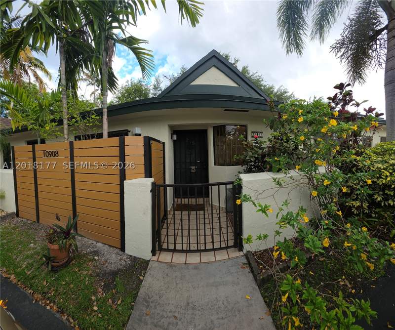 2 bedroom Condominium at 10908 SW 72nd St 215, Sunset Condor Ph I, Miami — photo 2