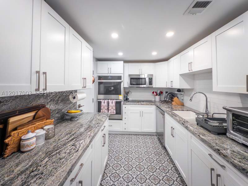 2 bedroom Condominium at 90 Edgewater Dr 114, Gables Waterway Towers Co, Coral Gables — photo 2