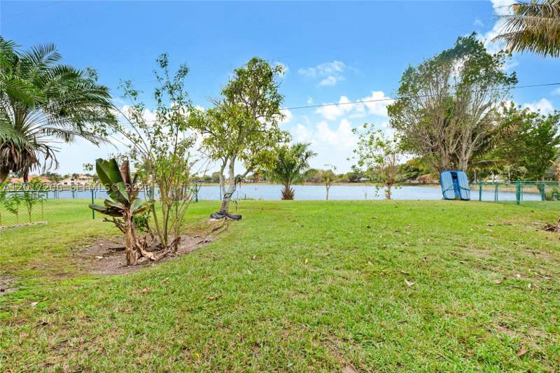 4 bedroom SingleFamilyResidence at 1402 SE 16th Ave, Keys Landing, Homestead — photo 3