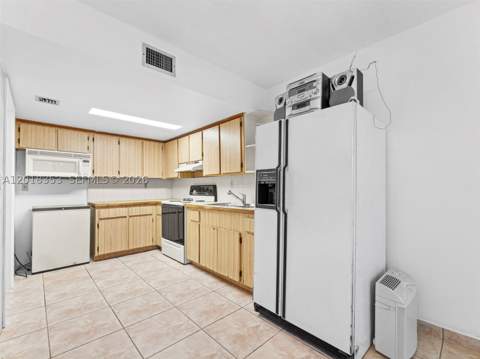 100 SW 110th Ave 142, Sweetwater FL - photo 15 of 59