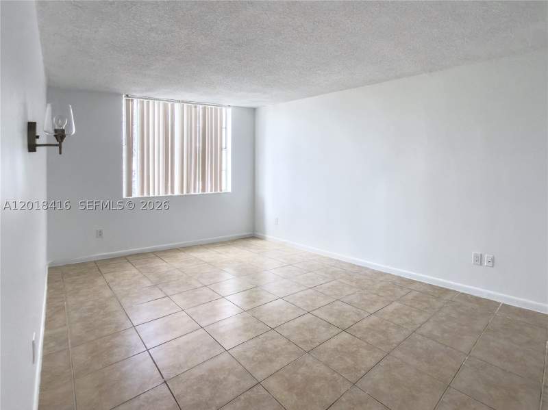 1 bedroom Condominium at 496 NW 165th St Rd D-410, Montecarlo Condo, Miami — photo 5