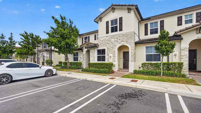 3 bedroom Villa at 12123 NW 23rd Ct, Westview Gardens Apartmen, Miami — photo 2