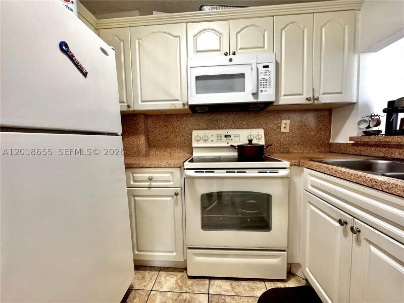 2 bedroom Condominium at 8145 NW 7th St 404, Fontainebleau Gardens Con, Miami — photo 2