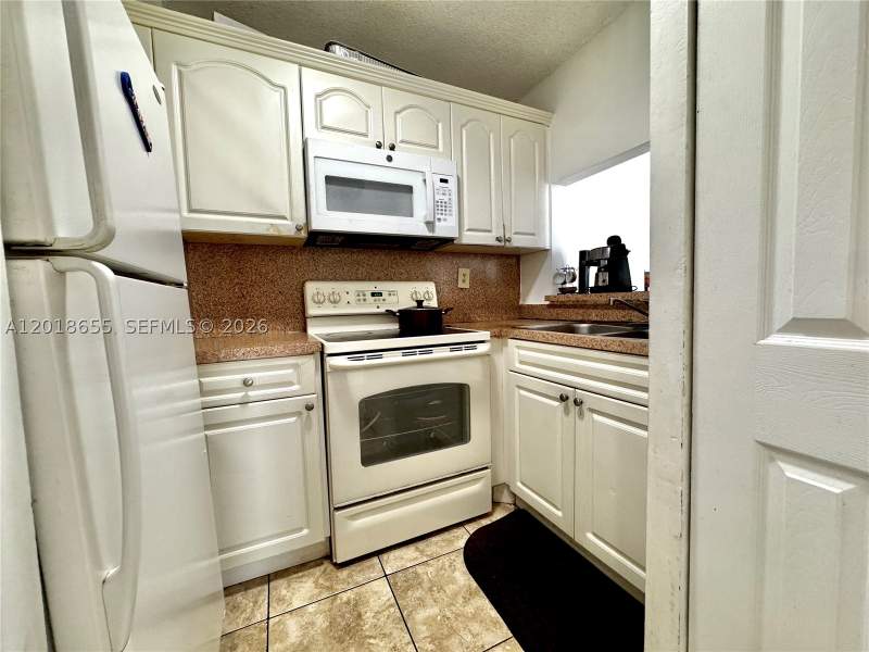 2 bedroom Condominium at 8145 NW 7th St 404, Fontainebleau Gardens Con, Miami — photo 3