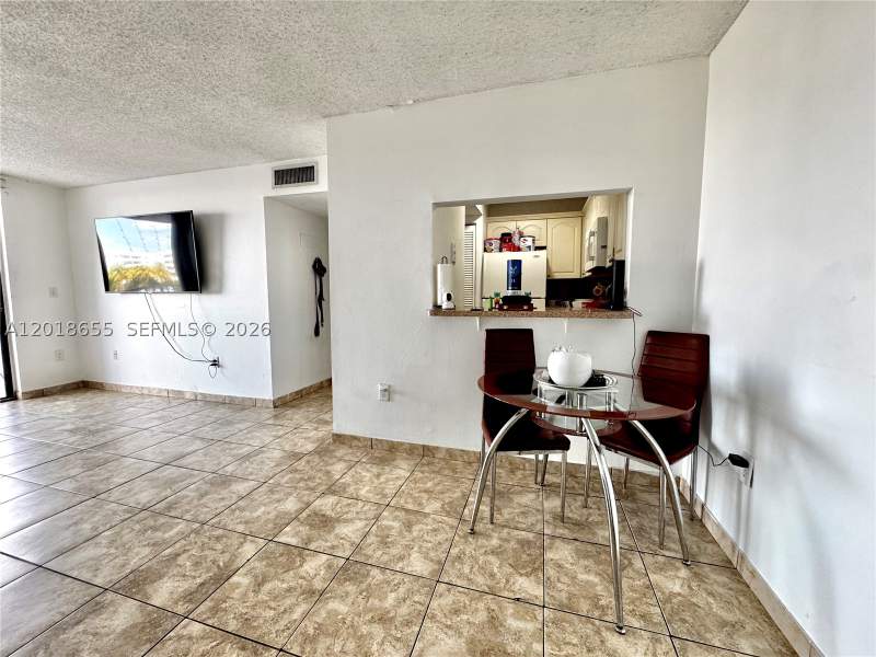 2 bedroom Condominium at 8145 NW 7th St 404, Fontainebleau Gardens Con, Miami — photo 5
