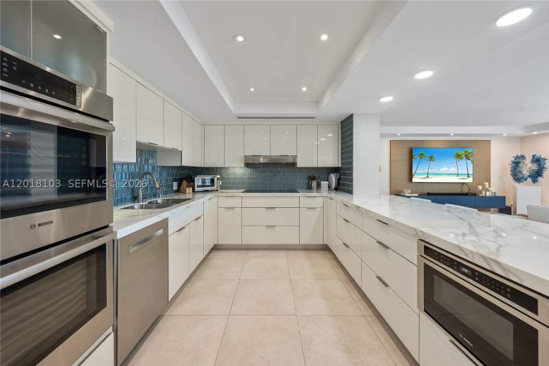 3 bedroom Condominium at 3 Grove Isle Dr C410, Grove Isle Condo, Miami — photo 4