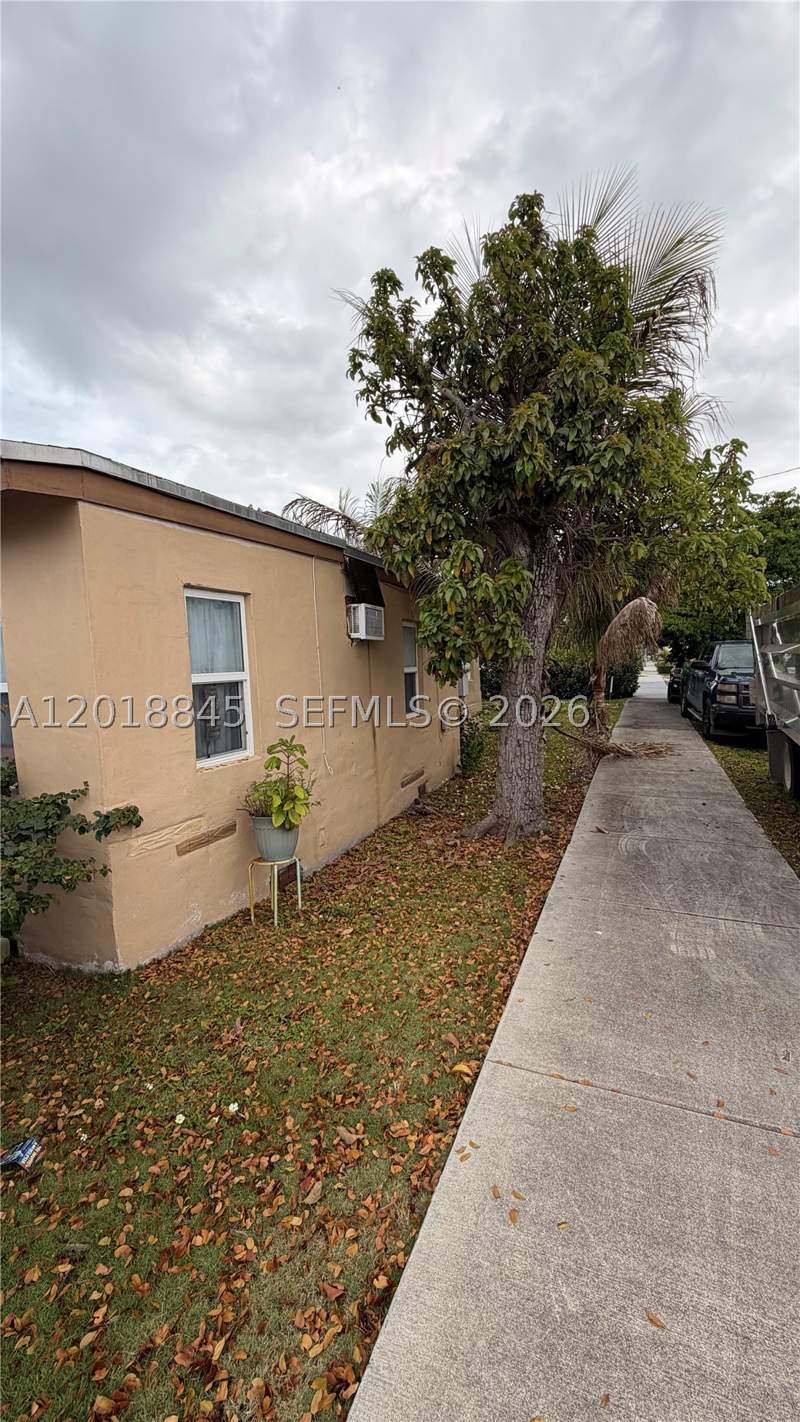 2 bedroom SingleFamilyResidence at 10260 SW 182nd St, Plat Of Blocks 2-3-4-5 Of, Miami — photo 2