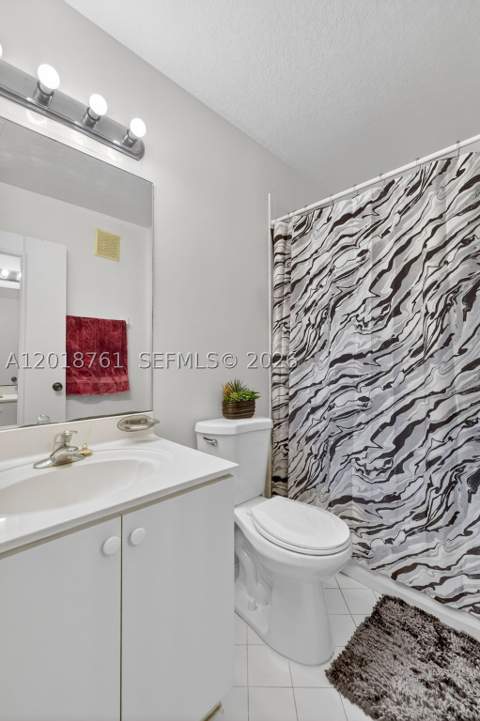 2600 SE 12th Pl 203, Homestead FL - photo 13 of 40