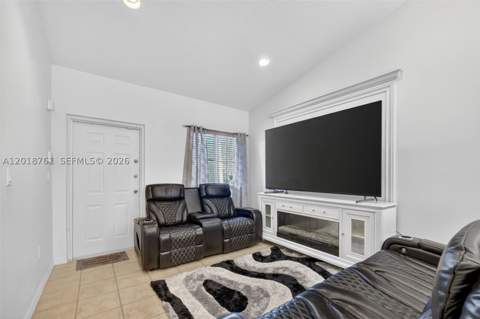 2600 SE 12th Pl 203, Homestead FL - photo 8 of 40