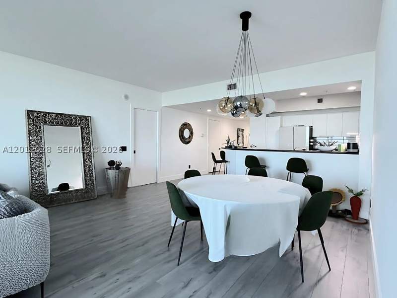 2 bedroom Condominium at 14951 Royal Oaks Ln 1708, The Oaks I Condo, North Miami — photo 5