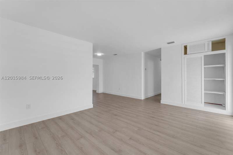 3 bedroom SingleFamilyResidence at 4211 SW 97th Pl, Fairlawn Ests 1st Addn, Miami — photo 5