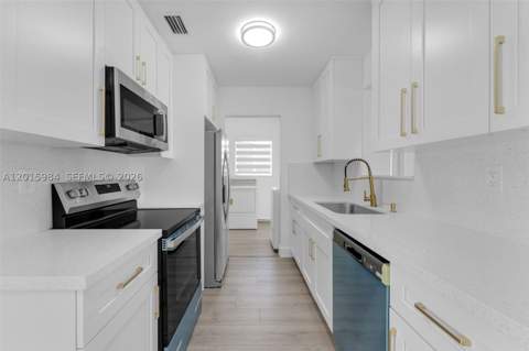 4211 SW 97th Pl, Miami FL - photo 7 of 38