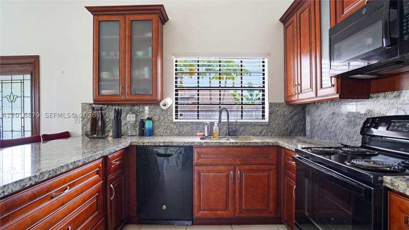 3 bedroom SingleFamilyResidence at 13755 SW 19th Ter, Truval Sub, Miami — photo 3