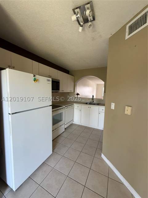 1271 SE 28th Ct 105, Homestead FL - photo 8 of 11