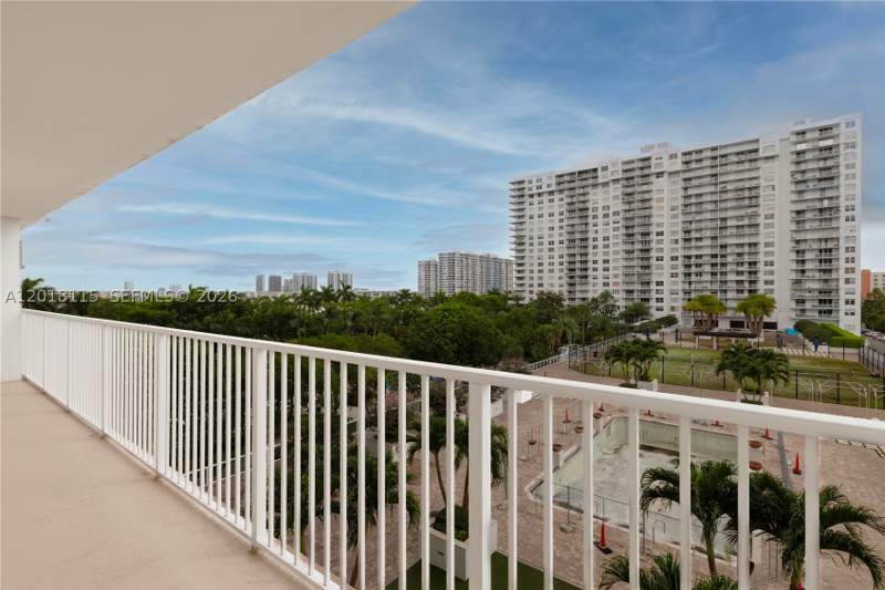 2 bedroom Condominium at 2851 NE 183rd St 504E, Admirals Port Condo West, Aventura — photo 4