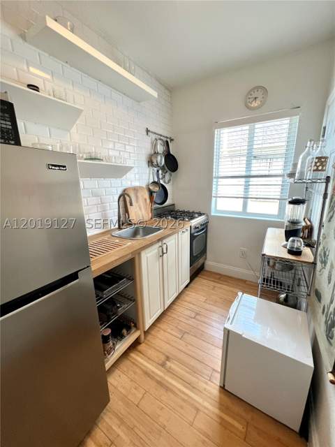 8415 Harding Ave 14, Miami Beach FL - photo 6 of 10