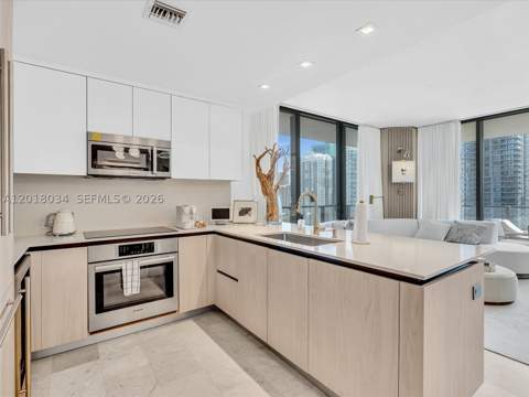 88 SW 7th St 2011 (corner), Miami FL - photo 11 of 55