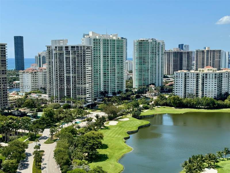 1 bedroom Condominium at 3675 N Country Club Dr 2005, Aventura Eldorado Condo, Aventura — photo 2
