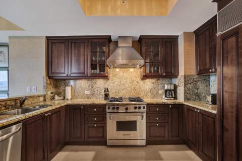 17875 Collins Avenue Apt 3103, Sunny Isles Beach FL - photo 23 of 58