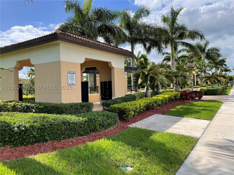 4 bedroom SingleFamilyResidence at 11851 SW 248th Ter, Hemingway Point, Homestead — photo 2