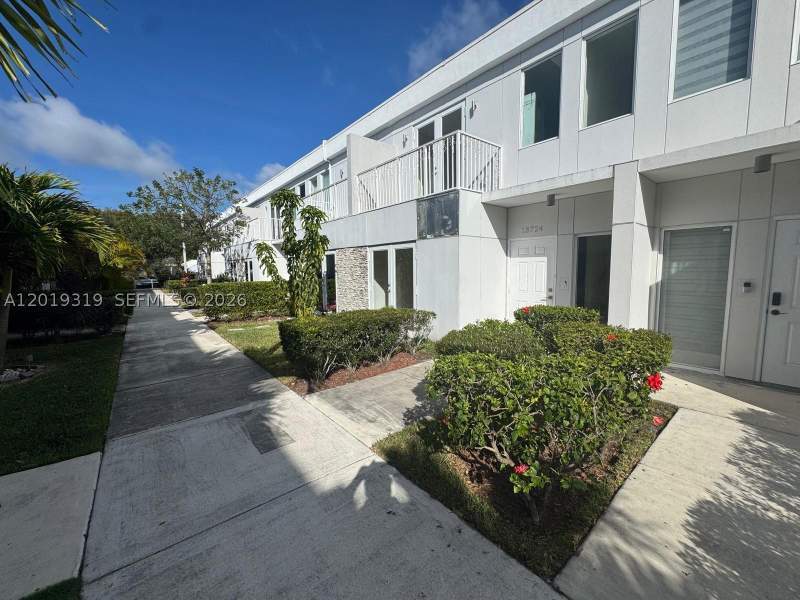 4 bedroom Townhouse at 13724 SW 259th St, Vittoria Gardens, Homestead — photo 4