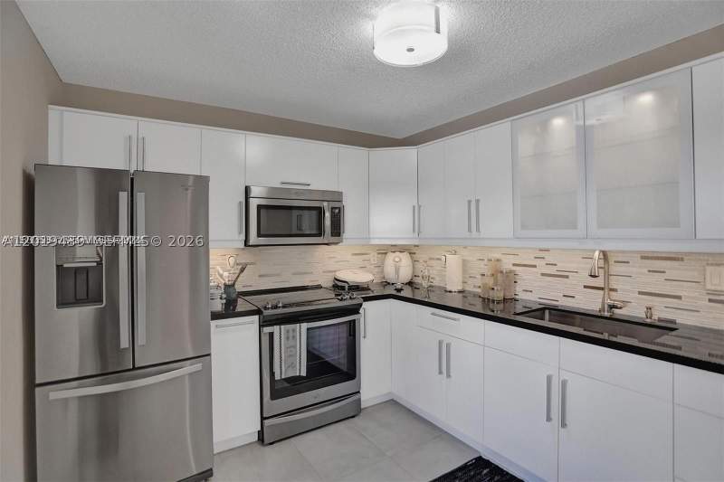 2 bedroom Condominium at 13712 SW 149th Cir Ln 4-52, Vilg Homes Country Walk C, Miami — photo 3
