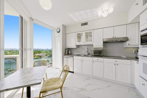 4779 Collins Ave 1206, Miami Beach FL - photo 6 of 33