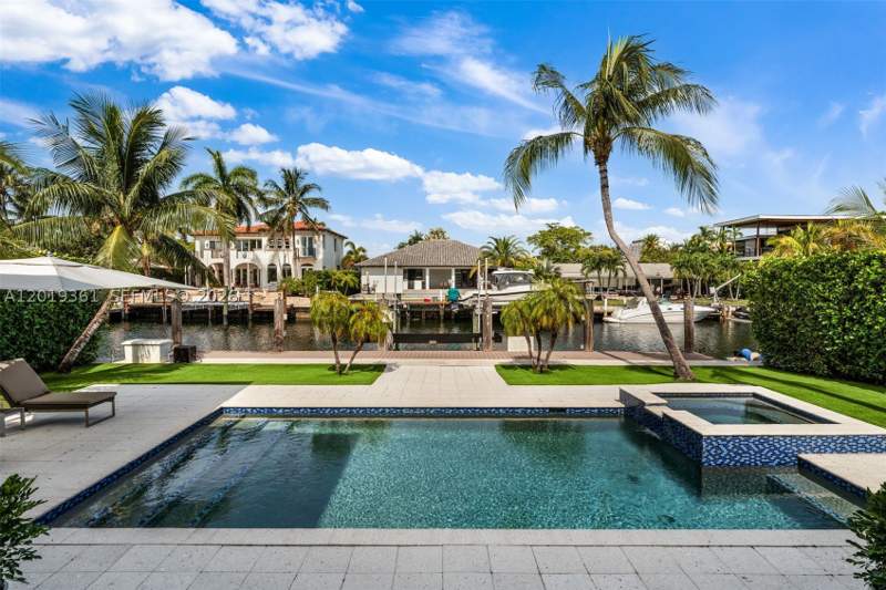 4 bedroom SingleFamilyResidence at 13040 N Bayshore Dr, Coronado Harbor, North Miami — photo 2