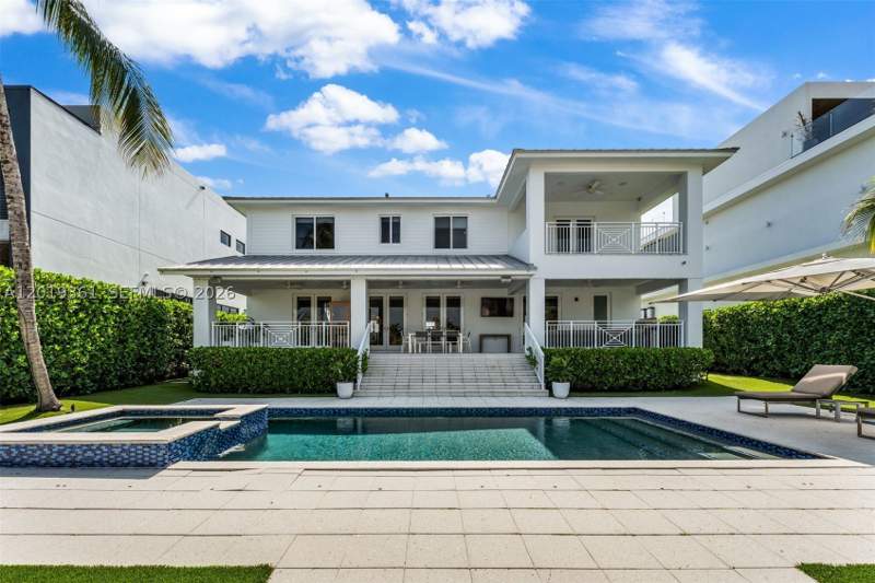 4 bedroom SingleFamilyResidence at 13040 N Bayshore Dr, Coronado Harbor, North Miami — photo 3