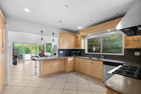 3758 Prairie Ave, Miami Beach FL - photo 10 of 37