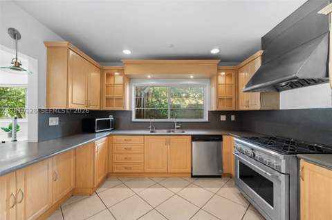 3758 Prairie Ave, Miami Beach FL - photo 11 of 37