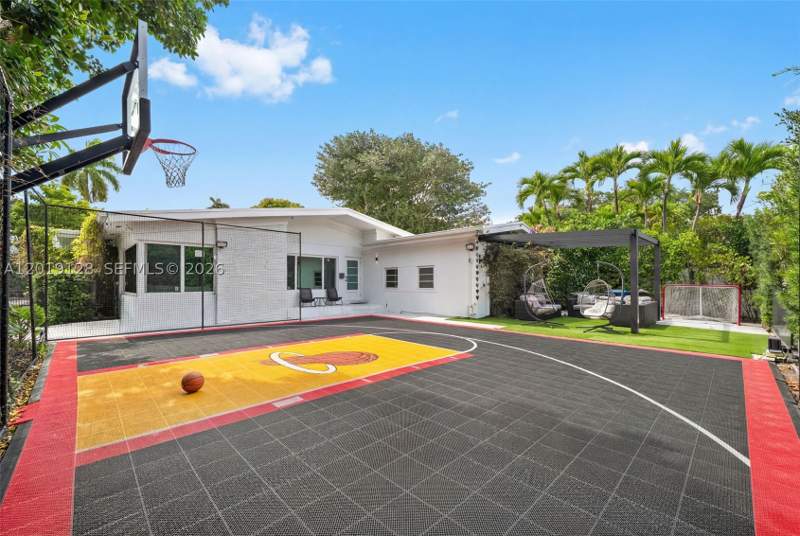 4 bedroom SingleFamilyResidence at 3758 Prairie Ave, Mid Golf Sub 1st Addn, Miami Beach — photo 2