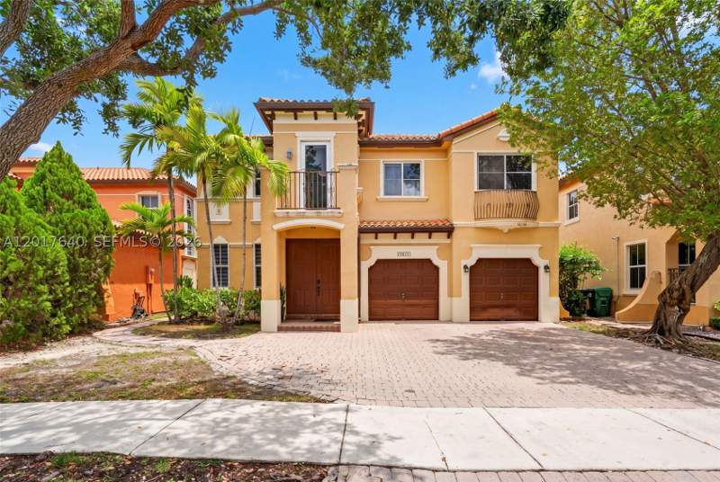 5 bedroom SingleFamilyResidence at 2631 SW 153rd Path, Egret Lakes Estates Sec 3, Miami — photo 2