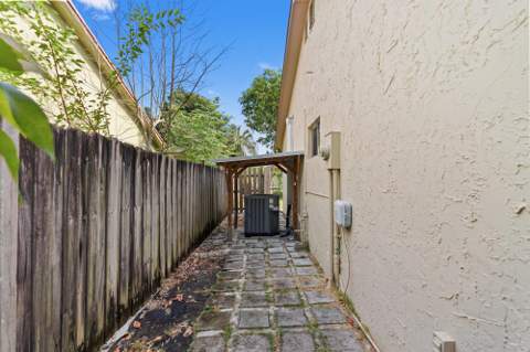 9315 SW 170th Lane, Palmetto Bay FL - photo 15 of 47
