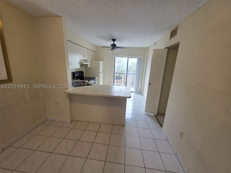 2 bedroom Condominium at 5500 W 21st Ct 306, Alameda Tower 6 Condo, Hialeah — photo 4