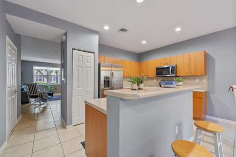 934 NE 42nd Terrace, Homestead FL - photo 6 of 37
