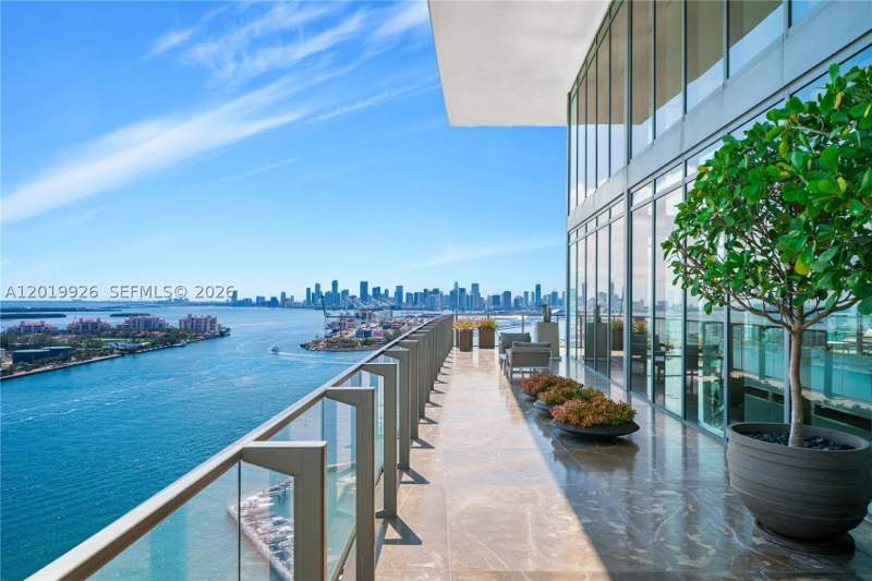 5 bedroom Condominium at 800 S Pointe Dr Penthouse 2204, Apogee Condo, Miami Beach — photo 3