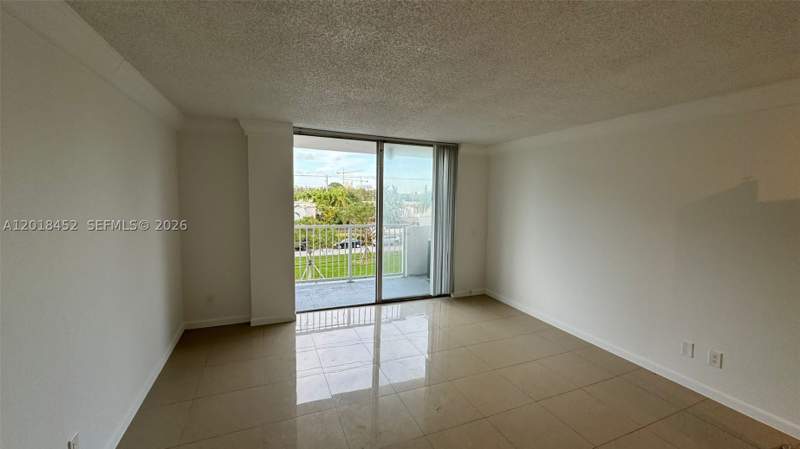 2 bedroom Condominium at 2020 NE 135th St 303, Keystone Towers Condo, North Miami — photo 3