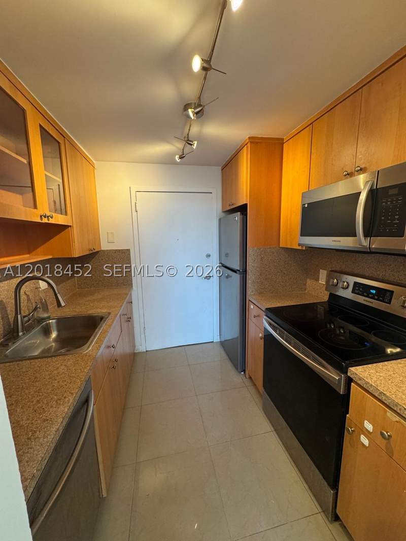 2 bedroom Condominium at 2020 NE 135th St 303, Keystone Towers Condo, North Miami — photo 4