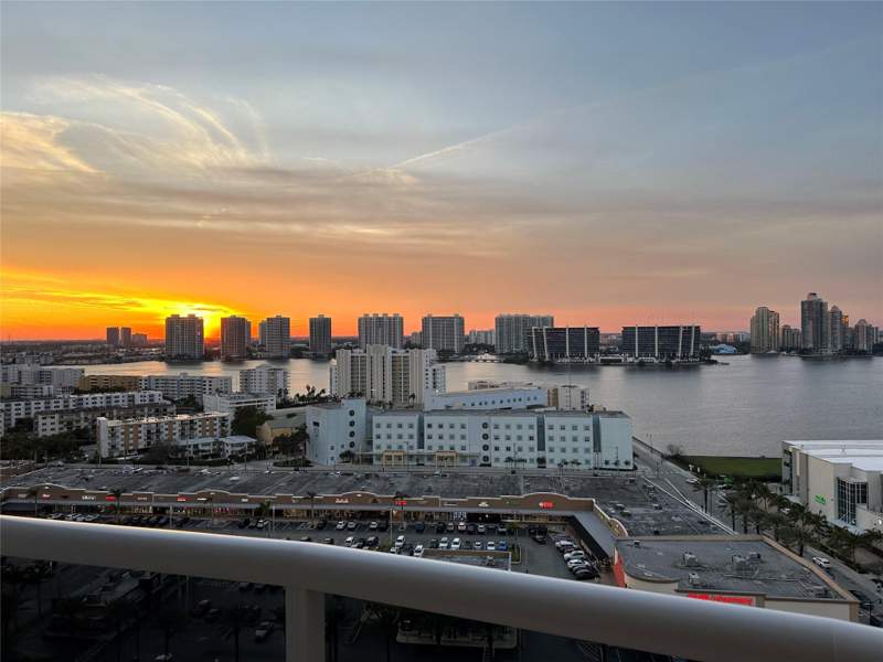 2 bedroom Condominium at 18201 Collins Avenue 1901, Trump Royale Condo, Sunny Isles Beach — photo 5
