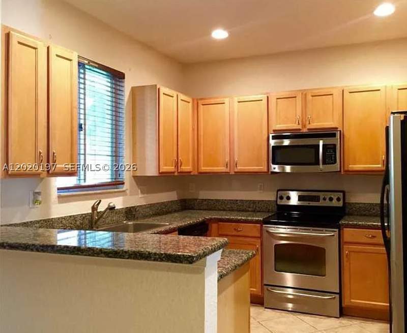 3 bedroom Townhouse at 21115 NW 14th Pl 2, Majorca Isles III Condo, Miami Gardens — photo 2