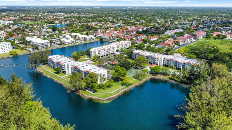 1 bedroom Condominium at 8200 SW 210th St 103, Saga Bay Gardens Condo, Cutler Bay — photo 2