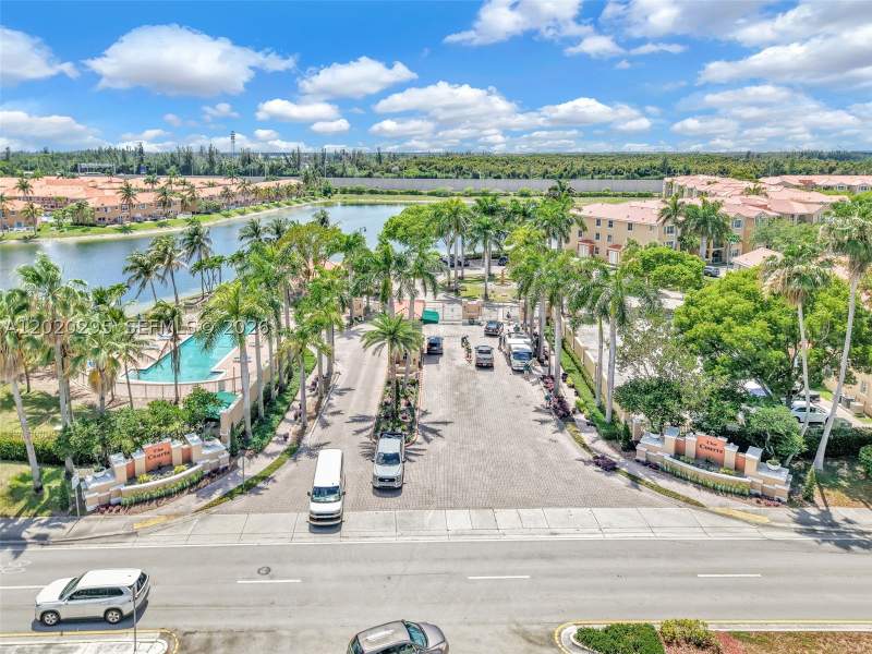 3 bedroom Condominium at 6630 NW 114th Ave 1538, The Courts At Doral Isles, Doral — photo 2