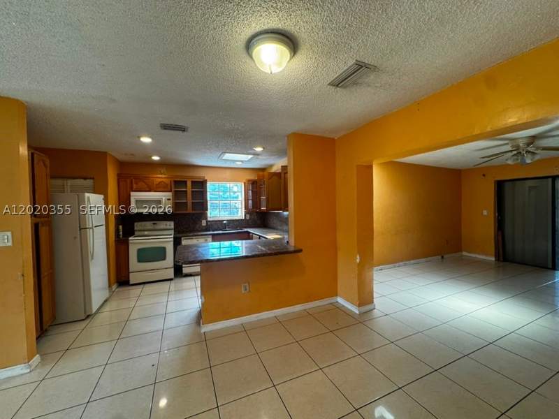 4 bedroom SingleFamilyResidence at 1251 NW 190th St, Norwood 5th Addn Sec 2, Miami Gardens — photo 2